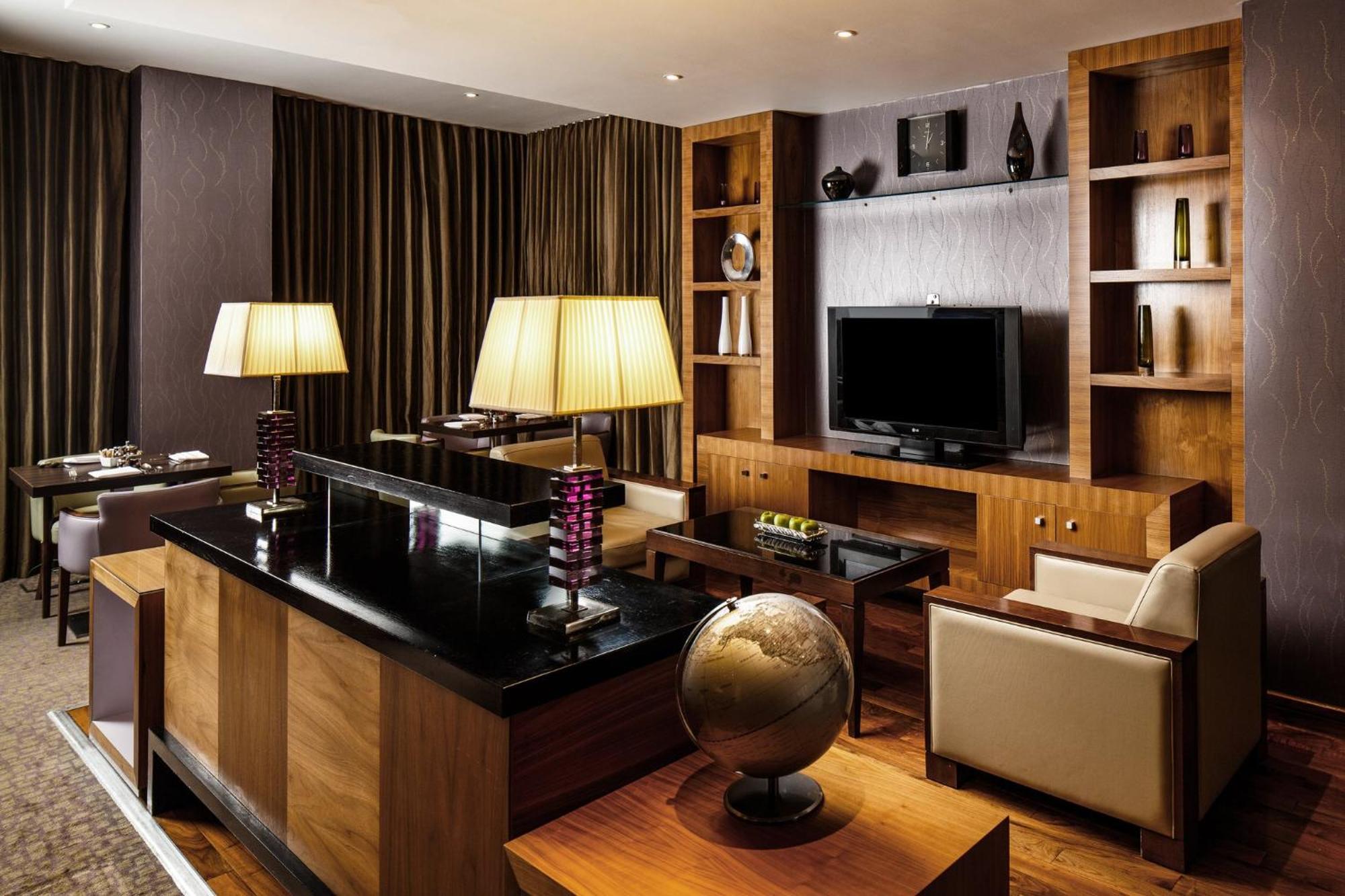 Crowne Plaza Reading Hotel Buitenkant foto